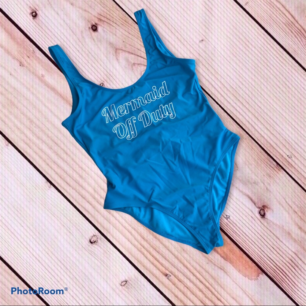 4/$20 No Boundaries juniors M swimsuit